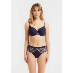Louisa Bracq Short*Albanach - Boxer