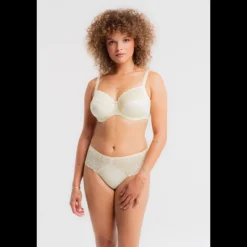 Louisa Bracq Shorty*ELECTRIC WAVES - Shorty