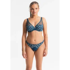 Louisa Bracq String*ELECTRIC WAVES - String