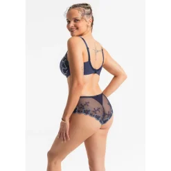 Louisa Bracq Shorty*ÉLISE - Shorty
