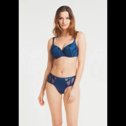 Louisa Bracq Shorty*Série - Shorty