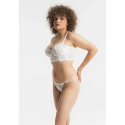 Louisa Bracq String*VICTORIA - String